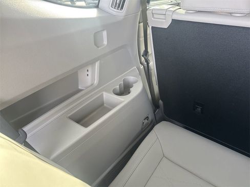 New 2026 Volkswagen Atlas SE image 32