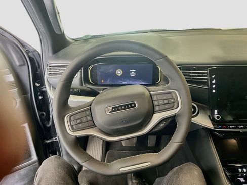 Used 2025 Jeep Wagoneer L 4WD image 11