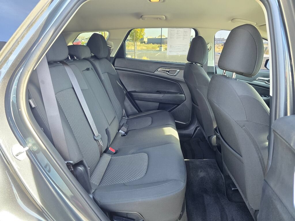 Used 2025 Kia Sportage LX AWD/4WD image 13