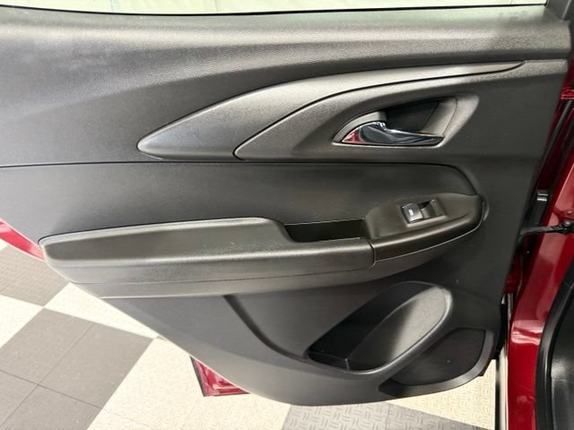 Used 2025 Chevrolet TrailBlazer LT AWD/4WD image 17