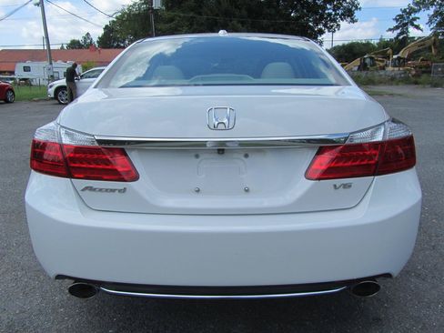 Used 2015 Honda Accord EX-L image 9