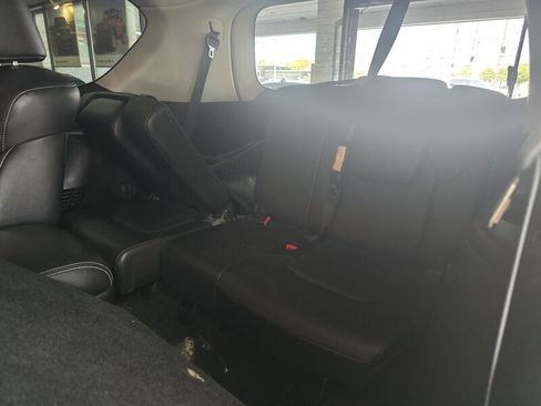 Used 2017 INFINITI QX80 2WD w/ Driver Assistance Package image 13