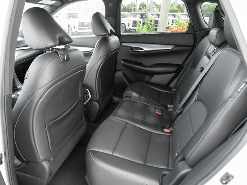 Used 2021 INFINITI QX50 Luxe w/ Appearance Package FWD image 18