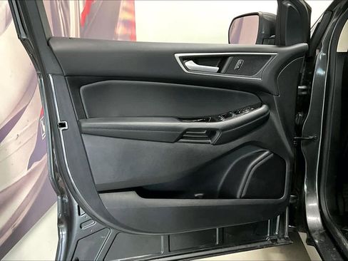 Used 2020 Ford Edge SEL image 25