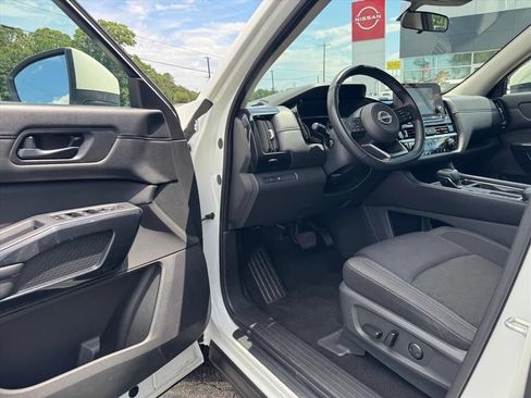 Certified 2024 Nissan Pathfinder SV FWD image 14