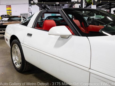 Used 1996 Chevrolet Corvette Coupe RWD image 25
