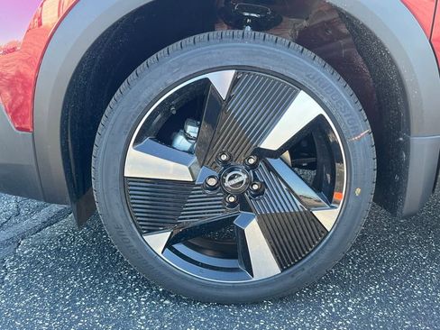 New 2025 Nissan Kicks SR image 9