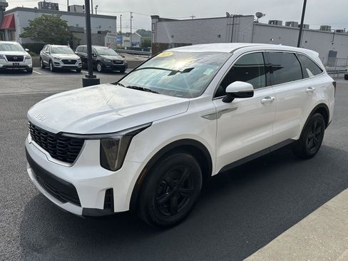 Used 2025 Kia Sorento LX FWD image 7