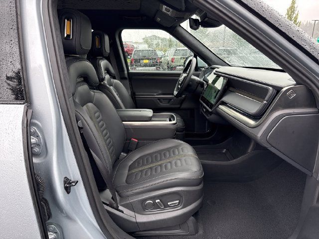 Used 2025 Rivian R1S Adventure Dual AWD/4WD image 10
