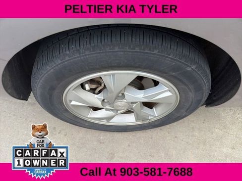 Used 2022 Hyundai Elantra SE FWD image 11