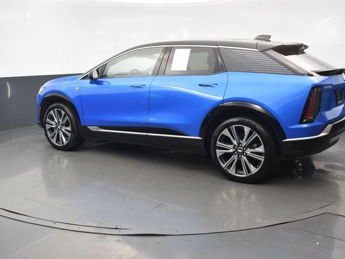 Certified 2025 Cadillac Optiq Luxury 2 AWD/4WD image 3