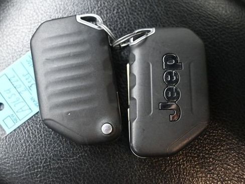 Used 2022 Jeep Wrangler Unlimited Sport AWD/4WD image 16