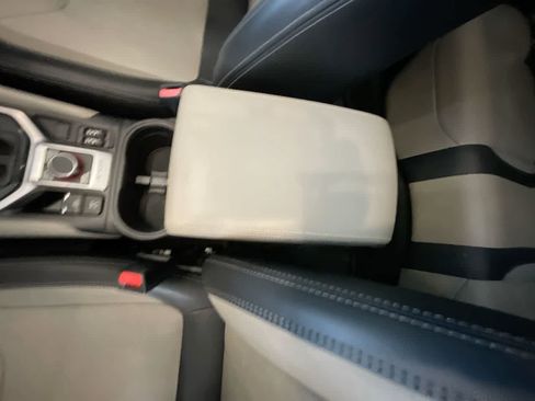 Used 2019 Subaru Forester Limited image 21