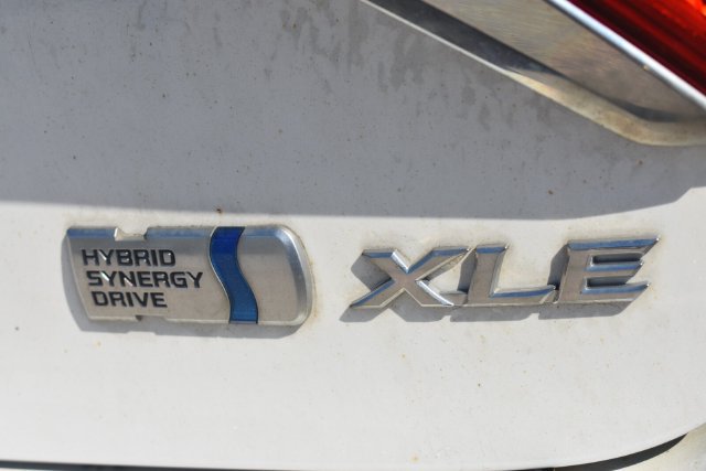 Used 2017 Toyota Camry XLE w/ Moonroof Package FWD image 11