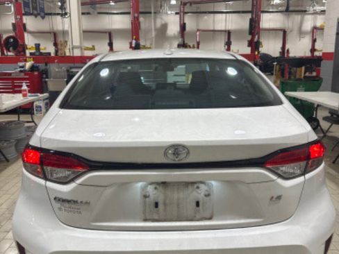 Used 2020 Toyota Corolla LE image 7