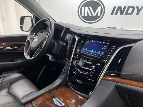 Used 2020 Cadillac Escalade Luxury w/ LPO, Radiant Package AWD/4WD image 20