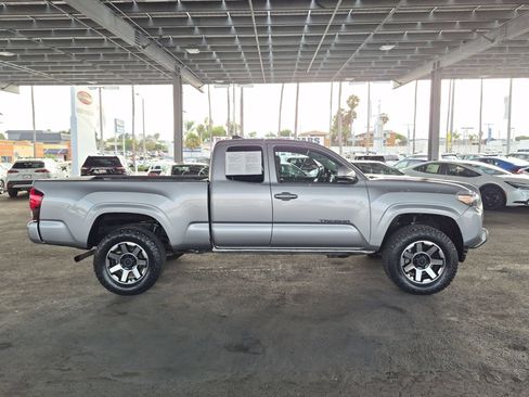 Used 2019 Toyota Tacoma SR AWD/4WD image 5