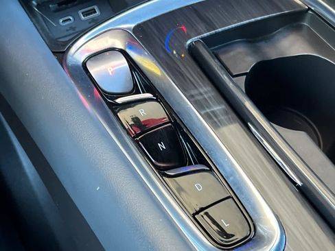 Used 2022 Buick Enclave Essence image 24