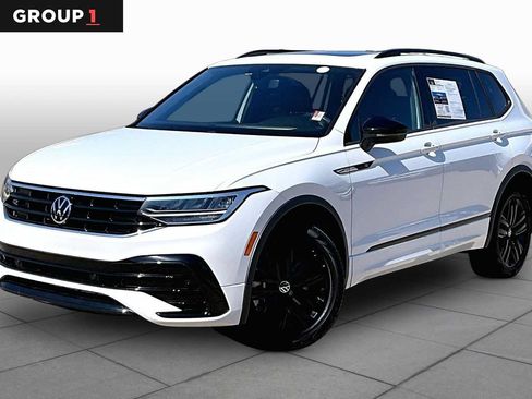 Used 2022 Volkswagen Tiguan SE R-Line FWD image 1