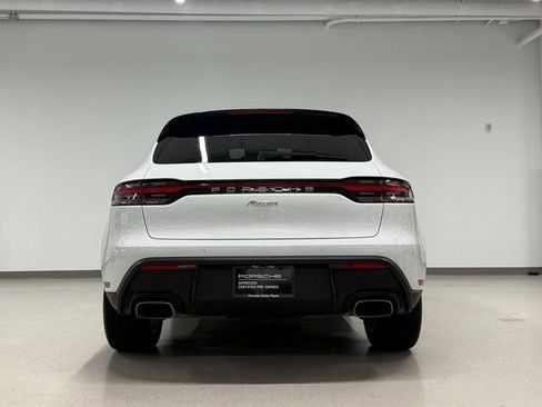 Certified 2025 Porsche Macan image 7