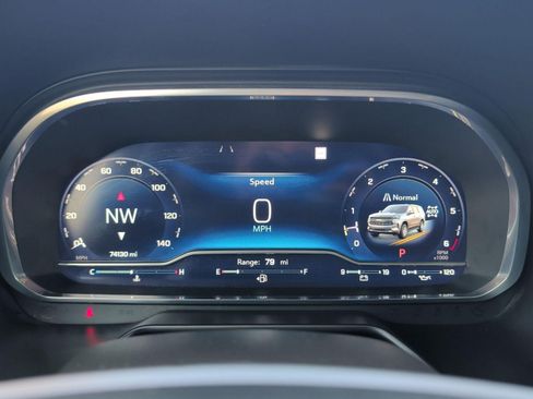 Used 2023 Chevrolet Suburban Z71 w/ Luxury Package image 12