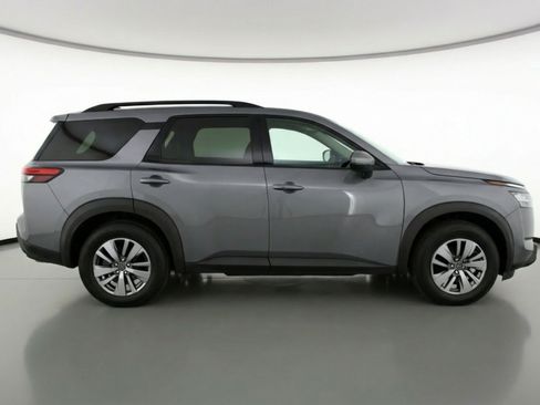 Used 2025 Nissan Pathfinder SV image 11