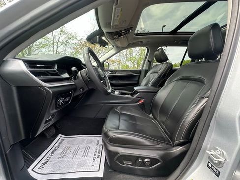 Used 2023 Jeep Grand Cherokee 4WD 4xe w/ Luxury Tech Group II image 26