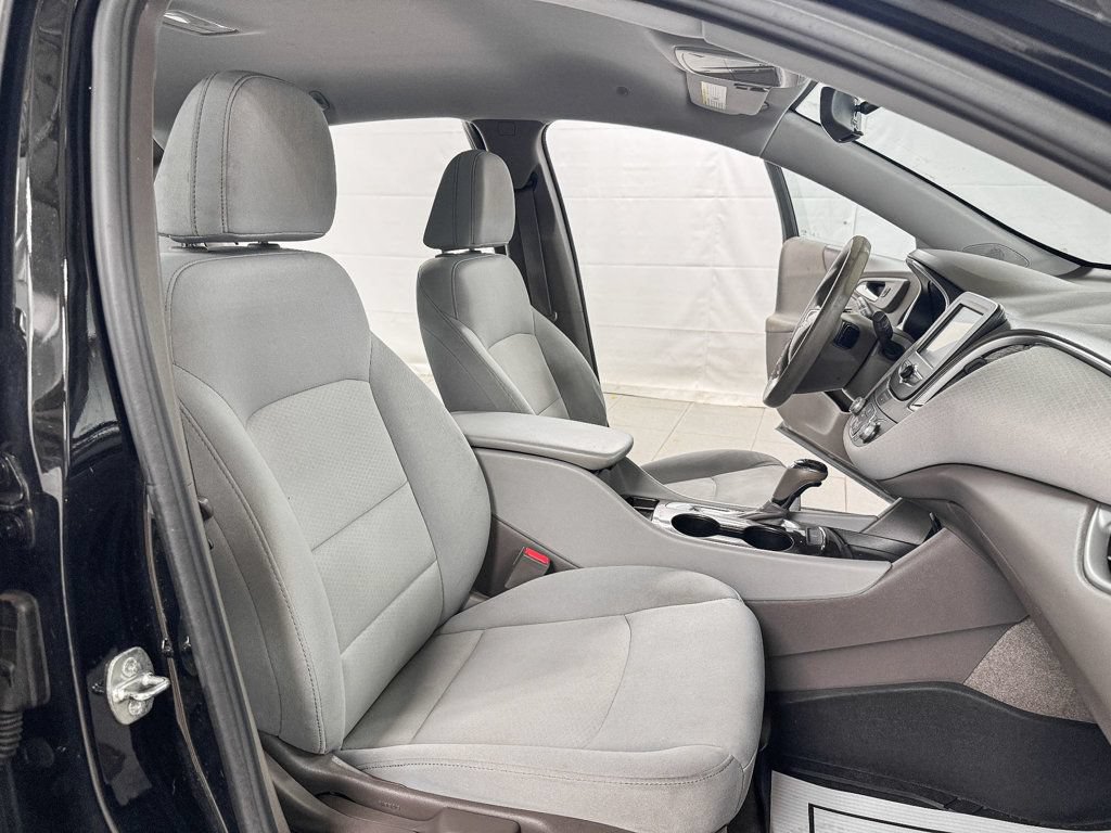 Used 2018 Chevrolet Malibu LS FWD image 12