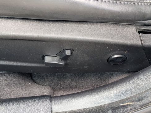 Used 2017 Chrysler 300 Limited w/ Value Package image 19