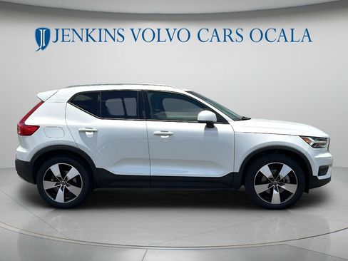 Used 2021 Volvo XC40 T5 Momentum w/ Premium Package AWD/4WD image 2