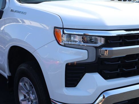Used 2023 Chevrolet Silverado 1500 LT w/ Safety Package AWD/4WD image 4
