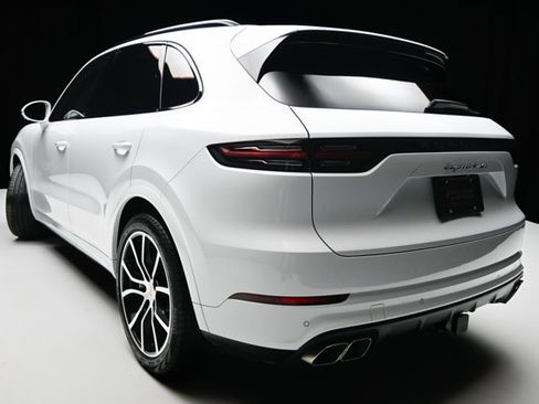 Used 2019 Porsche Cayenne Turbo w/ Premium Plus Package image 26