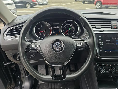 Used 2020 Volkswagen Tiguan SE AWD/4WD image 23