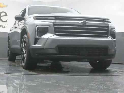 New 2026 Chevrolet Traverse LT w/ Sun and Wheel Package FWD image 3