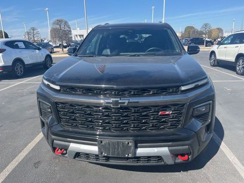 Used 2025 Chevrolet Traverse Z71 image 2