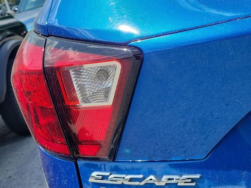 Used 2019 Ford Escape SEL image 18