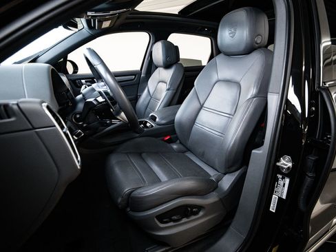 Used 2023 Porsche Cayenne Platinum Edition AWD/4WD image 5