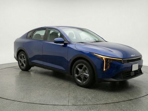 Used 2025 Kia K4 FWD image 1