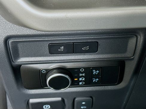 Used 2024 Ford Expedition Max XLT image 17