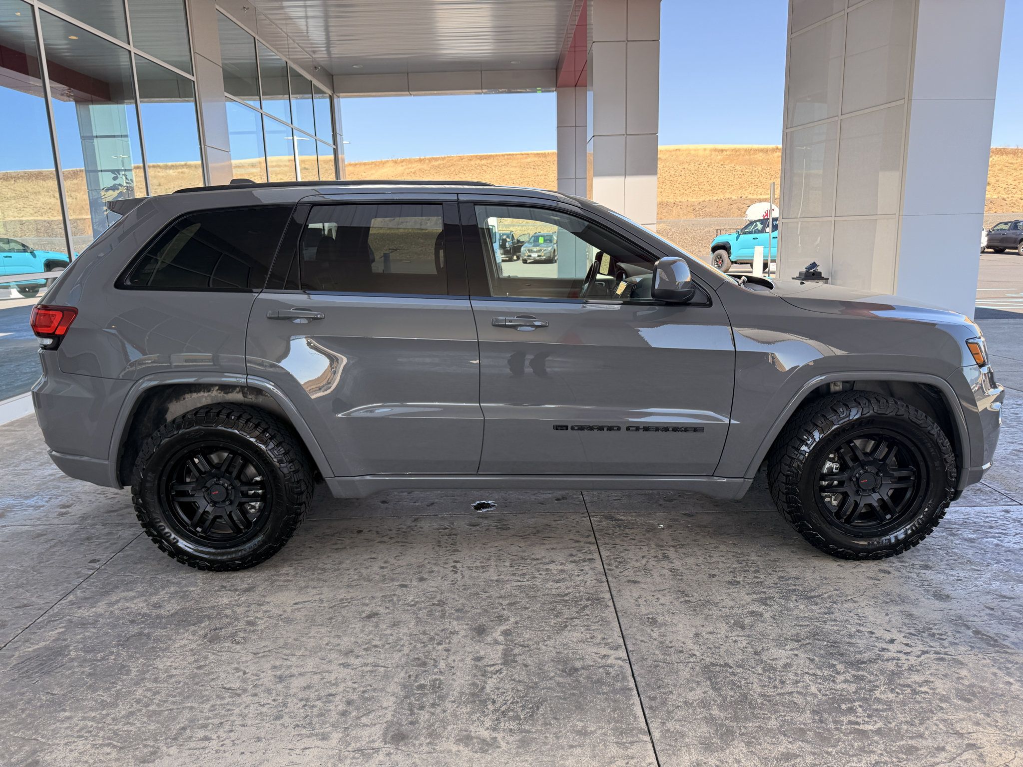 Used 2022 Jeep Grand Cherokee Laredo X RWD image 10