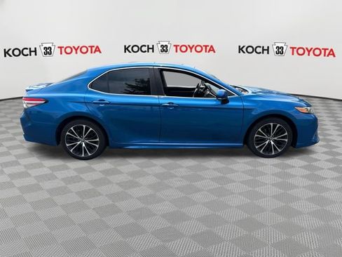Used 2018 Toyota Camry SE w/ Moonroof Package FWD image 9
