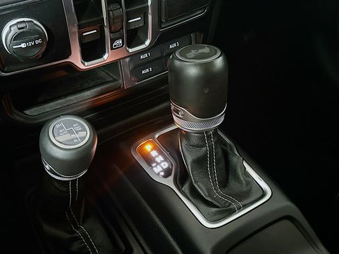 Used 2023 Jeep Wrangler Unlimited Sahara AWD/4WD image 24