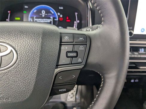 Used 2025 Toyota Camry SE w/ Convenience Package FWD image 18