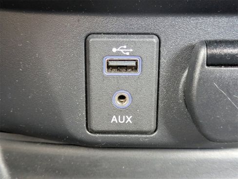 Used 2017 Nissan Rogue SV w/ SV Premium Package image 22