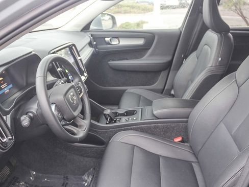 Used 2025 Volvo XC40 B5 Core image 22