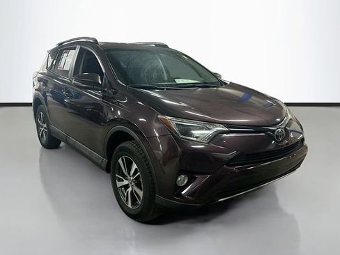 Used 2018 Toyota RAV4 XLE image 3