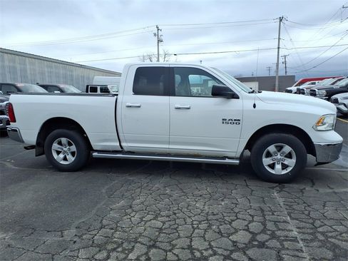 Used 2018 RAM 1500 Classic SLT image 2