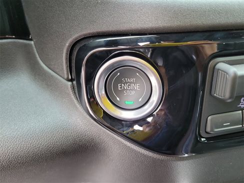 New 2025 GMC Sierra 3500 SLT w/ SLT Premium Package image 33