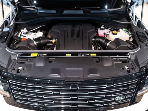 Used 2025 Land Rover Range Rover SE AWD/4WD image 17