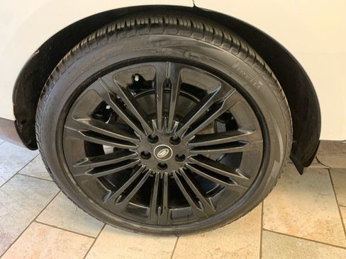 Used 2023 Land Rover Range Rover Long Wheelbase SE AWD/4WD image 10